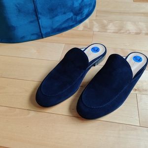 Gianvito Rossi mules in 37.5